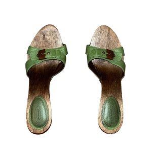 DR SCHOLLS GREEN KITTEN HEELS